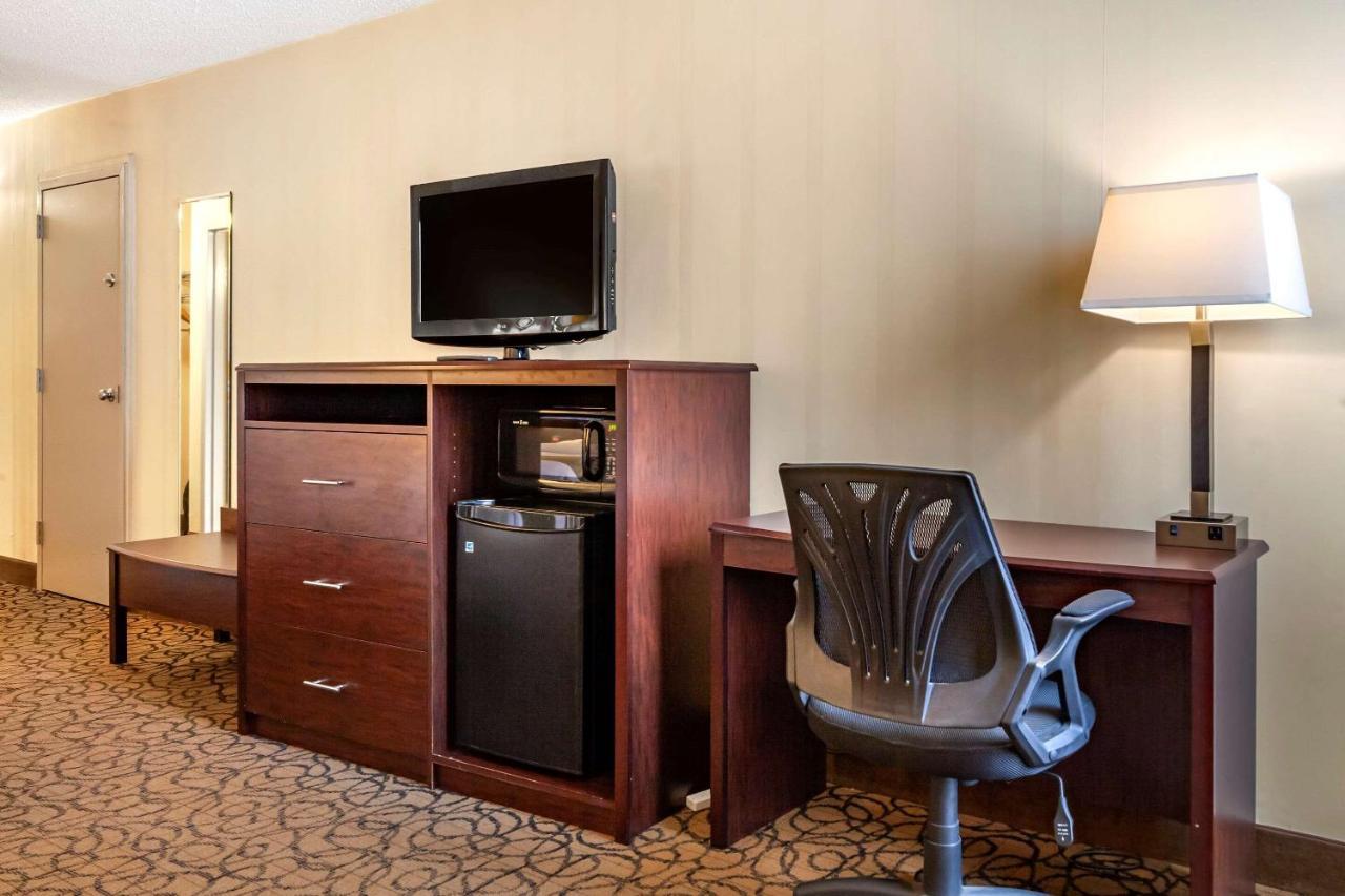 Quality Inn & Suites Escanaba North Buitenkant foto