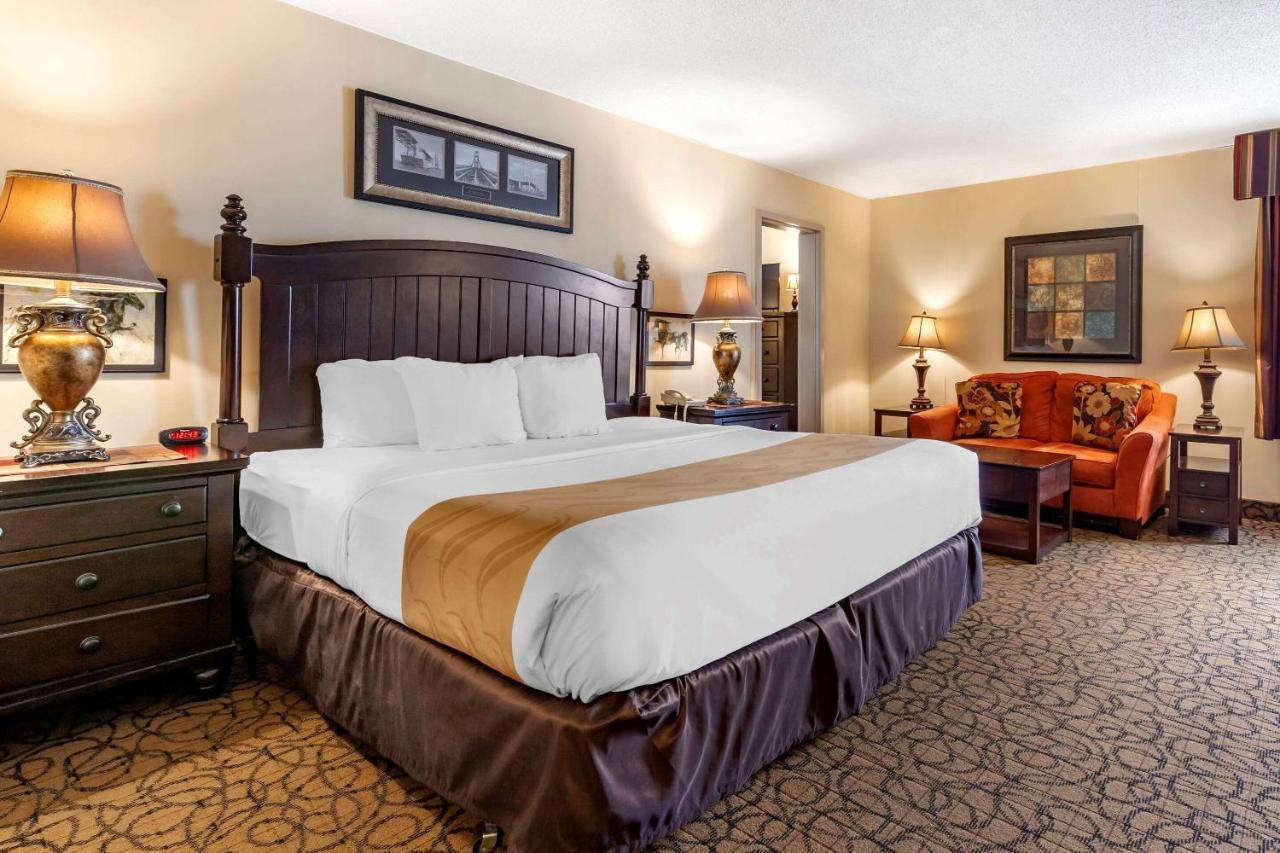 Quality Inn & Suites Escanaba North Buitenkant foto