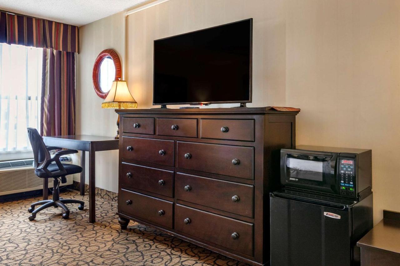 Quality Inn & Suites Escanaba North Buitenkant foto