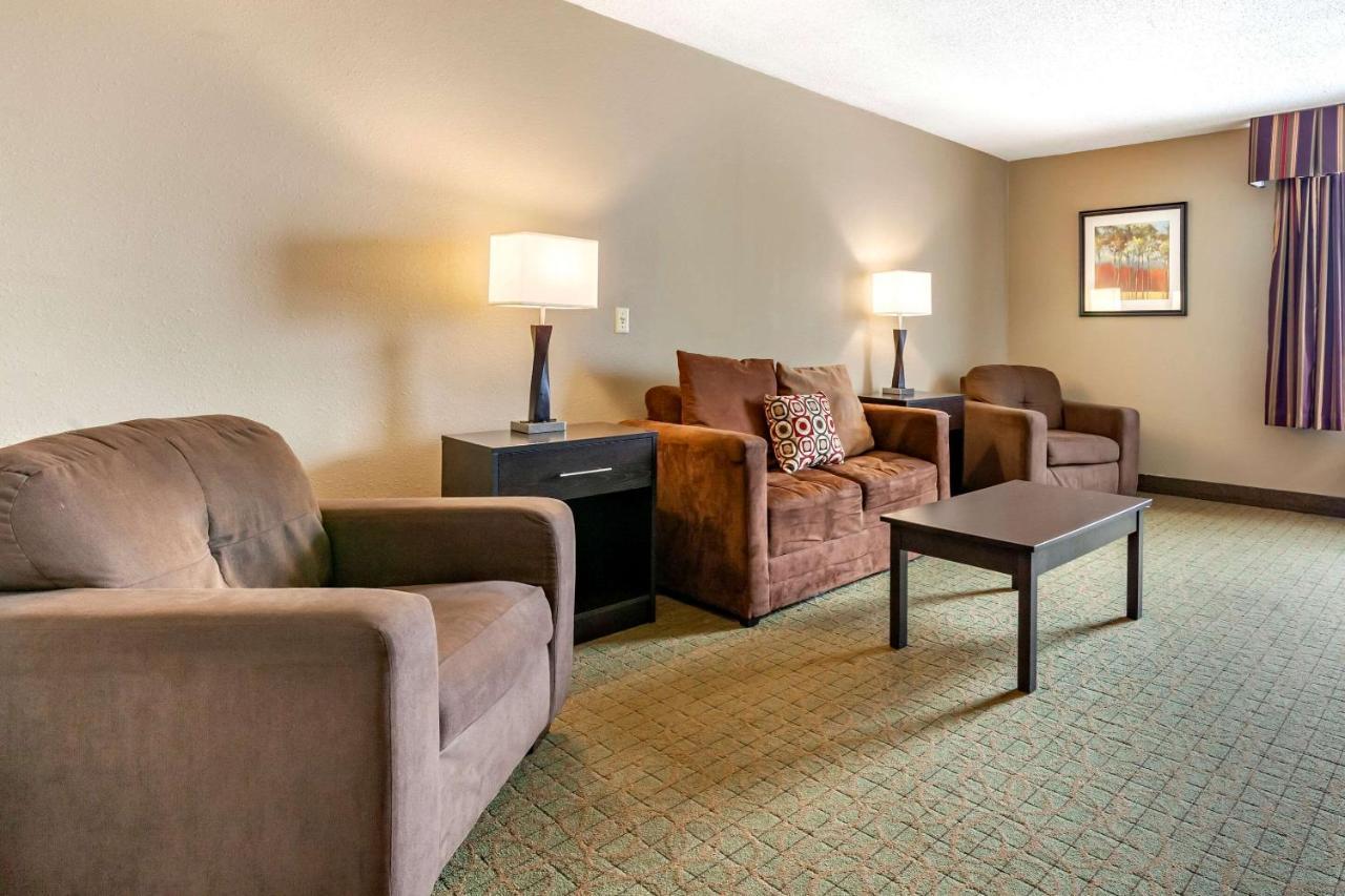 Quality Inn & Suites Escanaba North Buitenkant foto