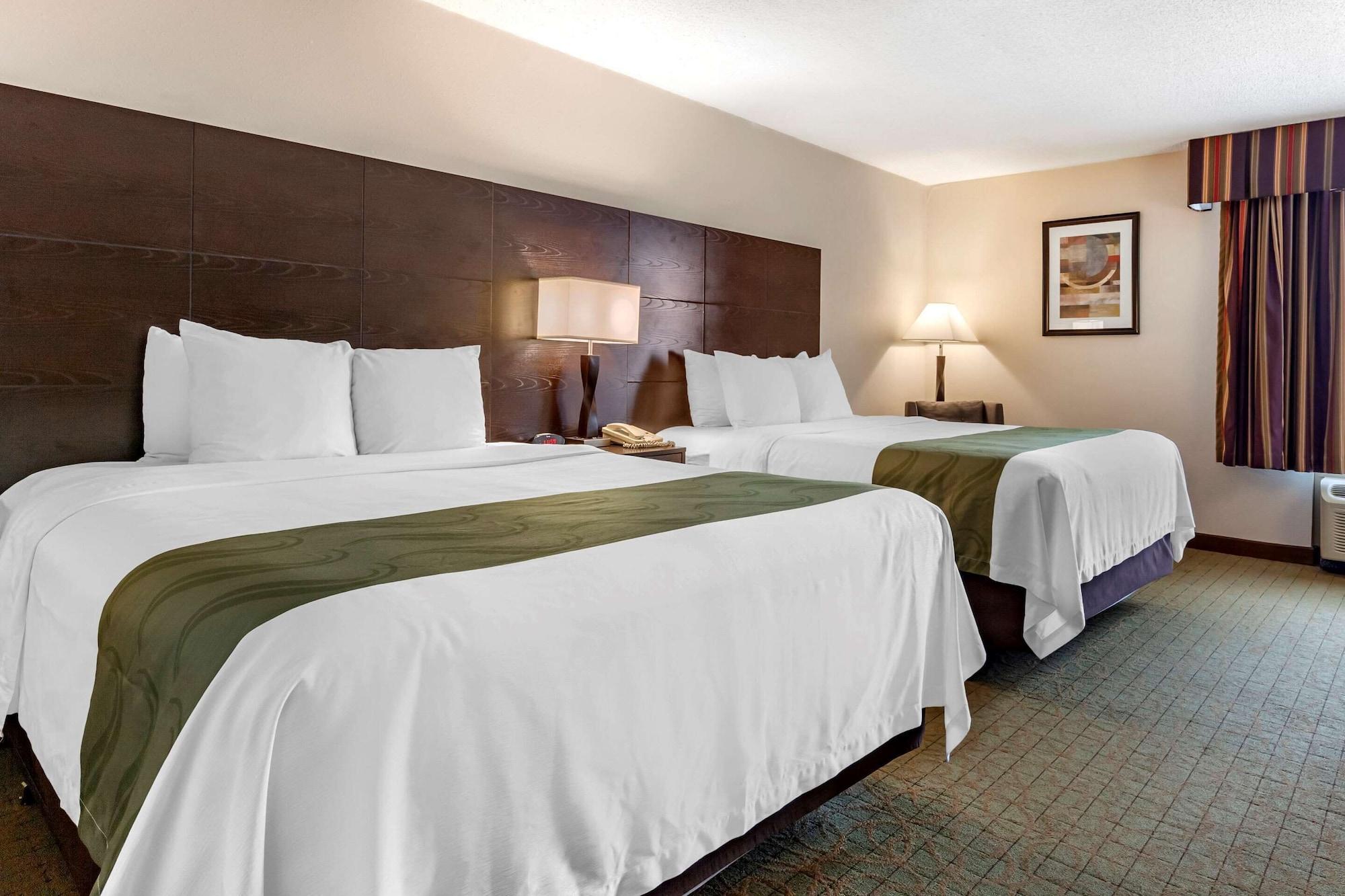 Quality Inn & Suites Escanaba North Buitenkant foto