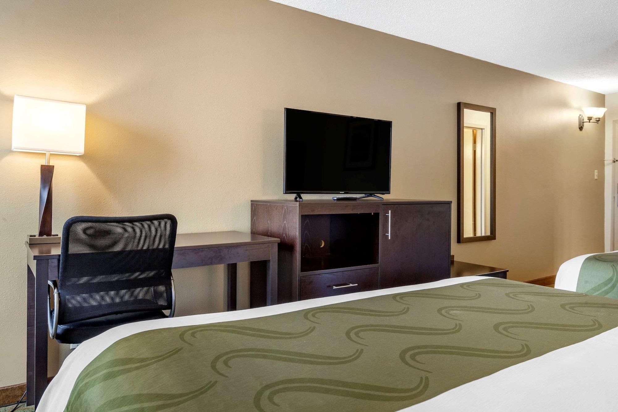 Quality Inn & Suites Escanaba North Buitenkant foto