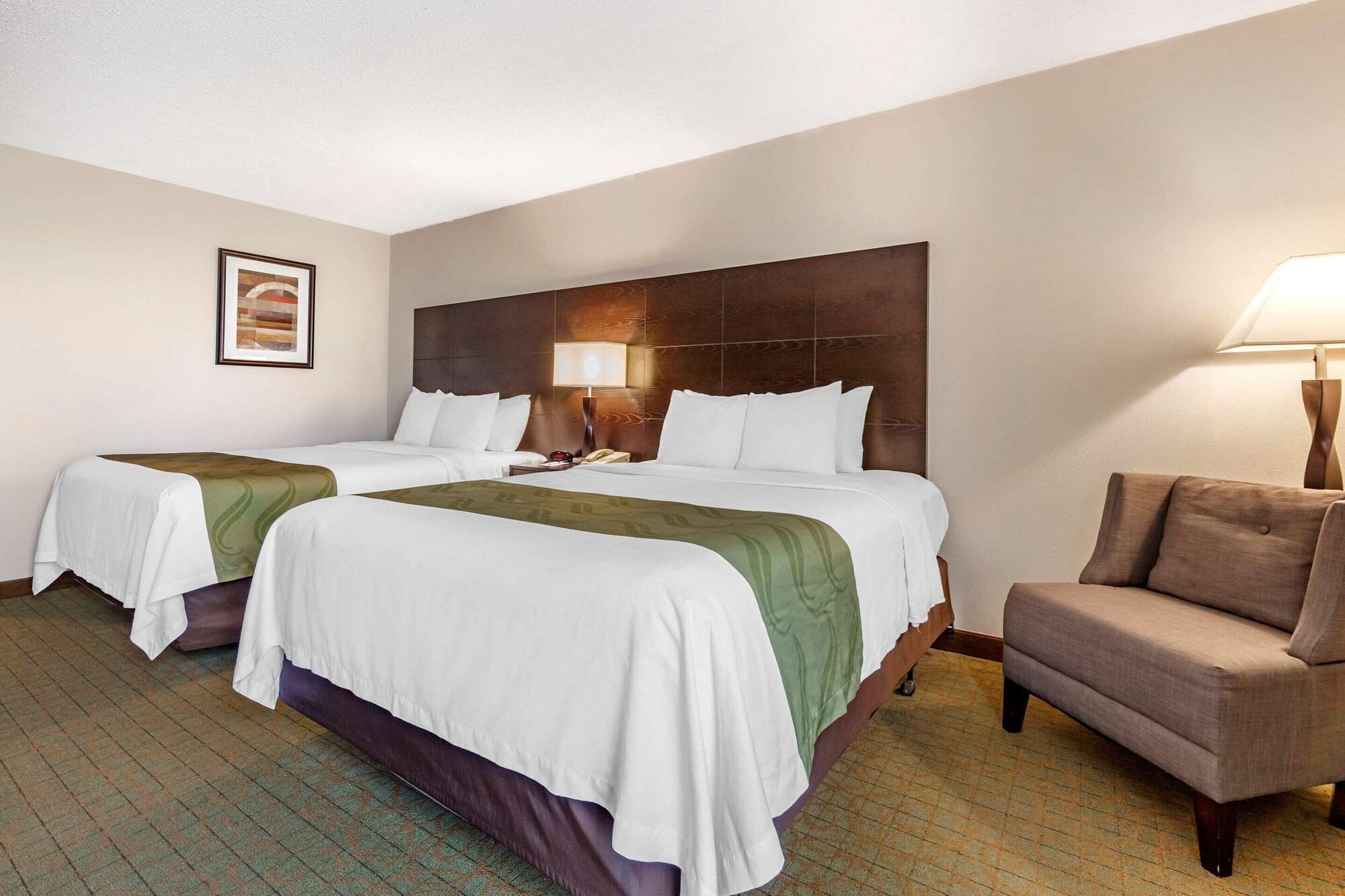 Quality Inn & Suites Escanaba North Buitenkant foto