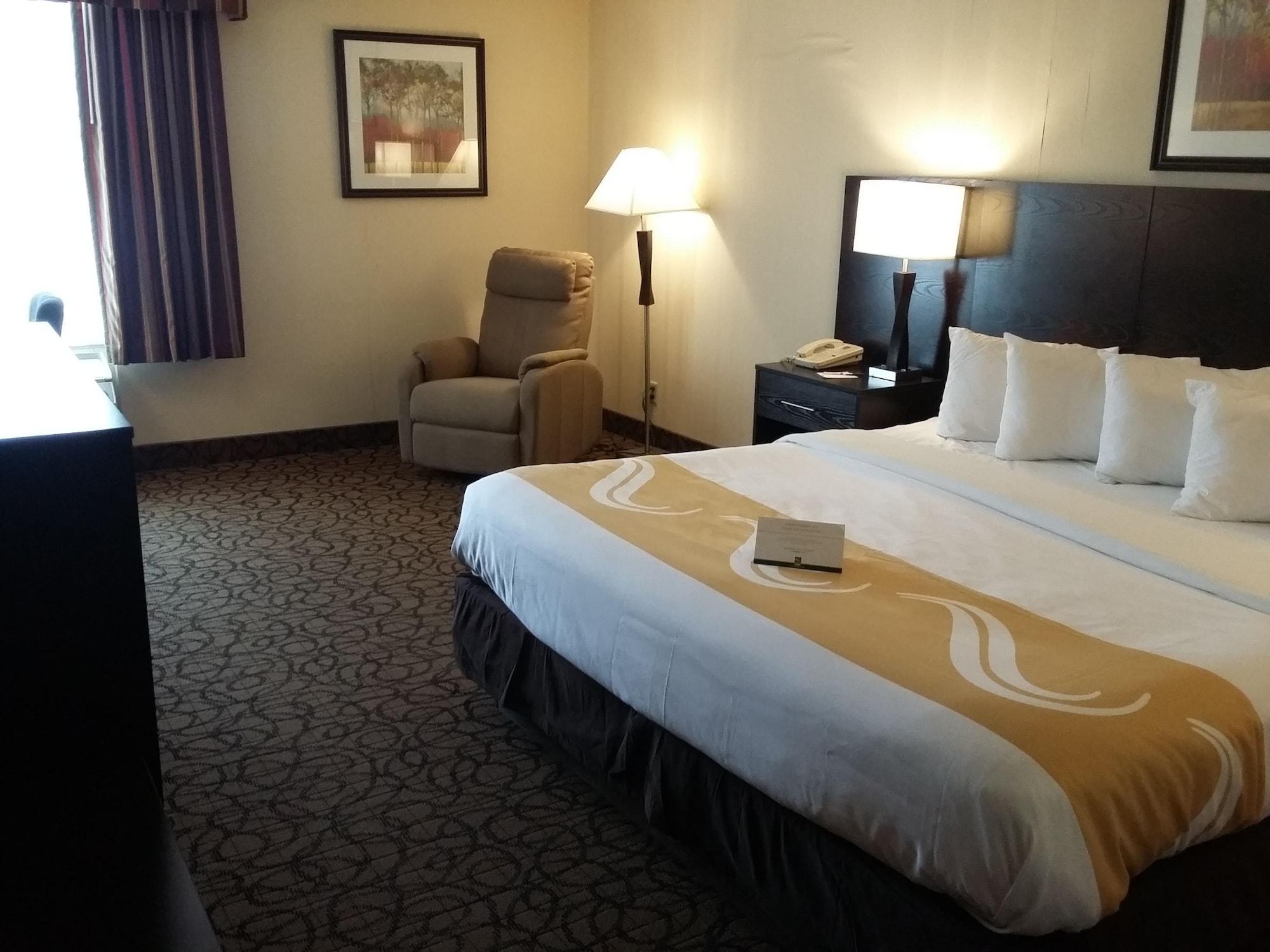 Quality Inn & Suites Escanaba North Buitenkant foto