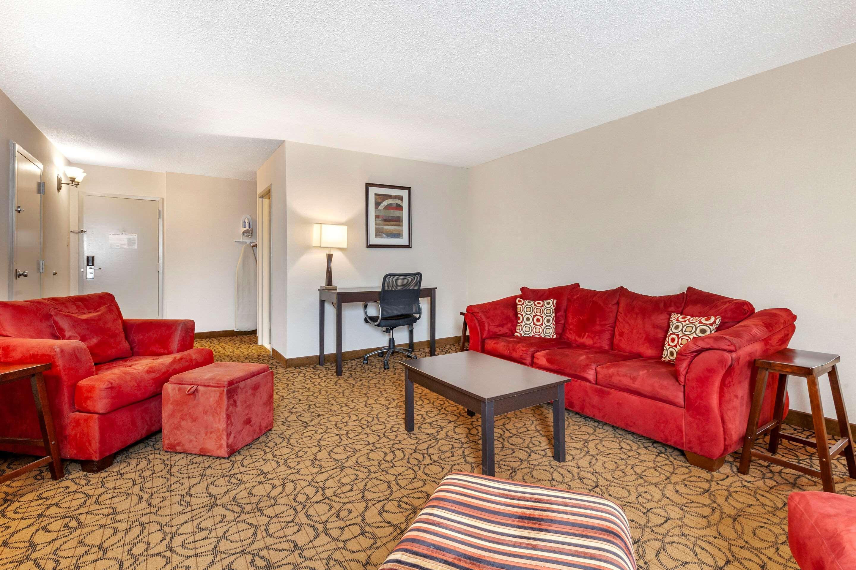 Quality Inn & Suites Escanaba North Buitenkant foto