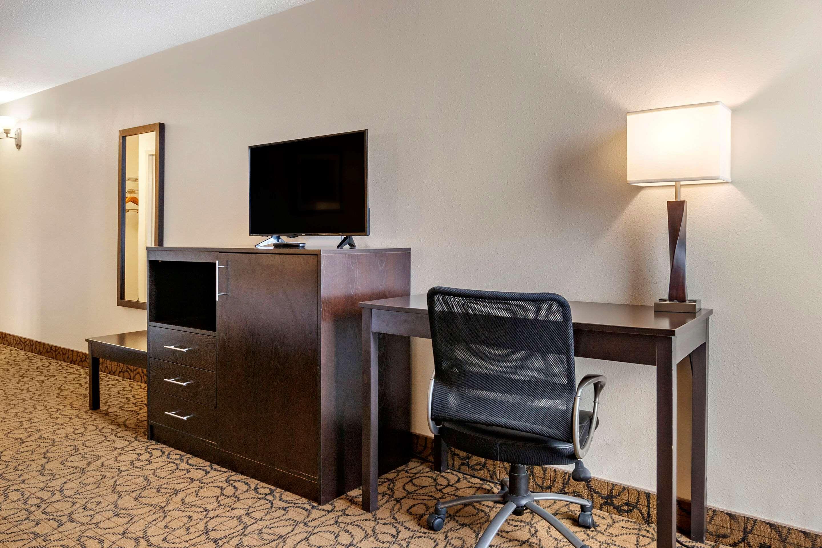 Quality Inn & Suites Escanaba North Buitenkant foto