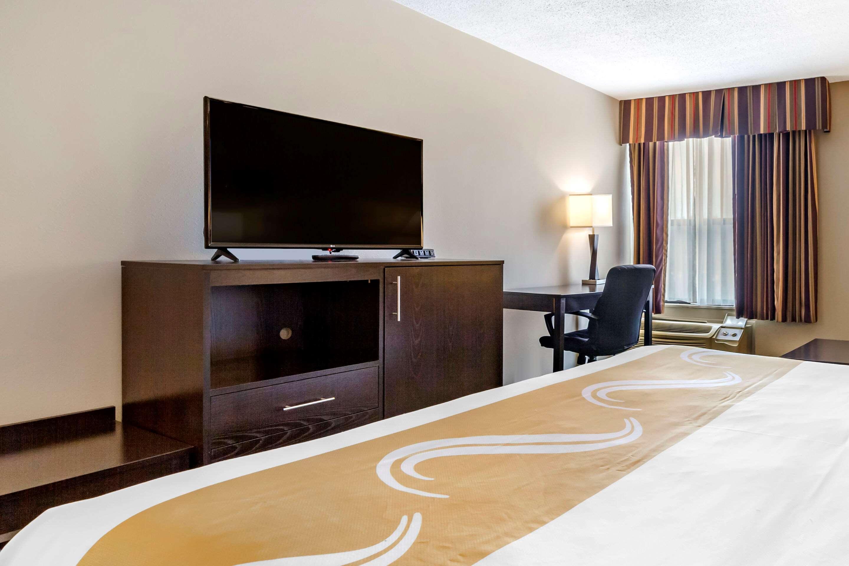 Quality Inn & Suites Escanaba North Buitenkant foto