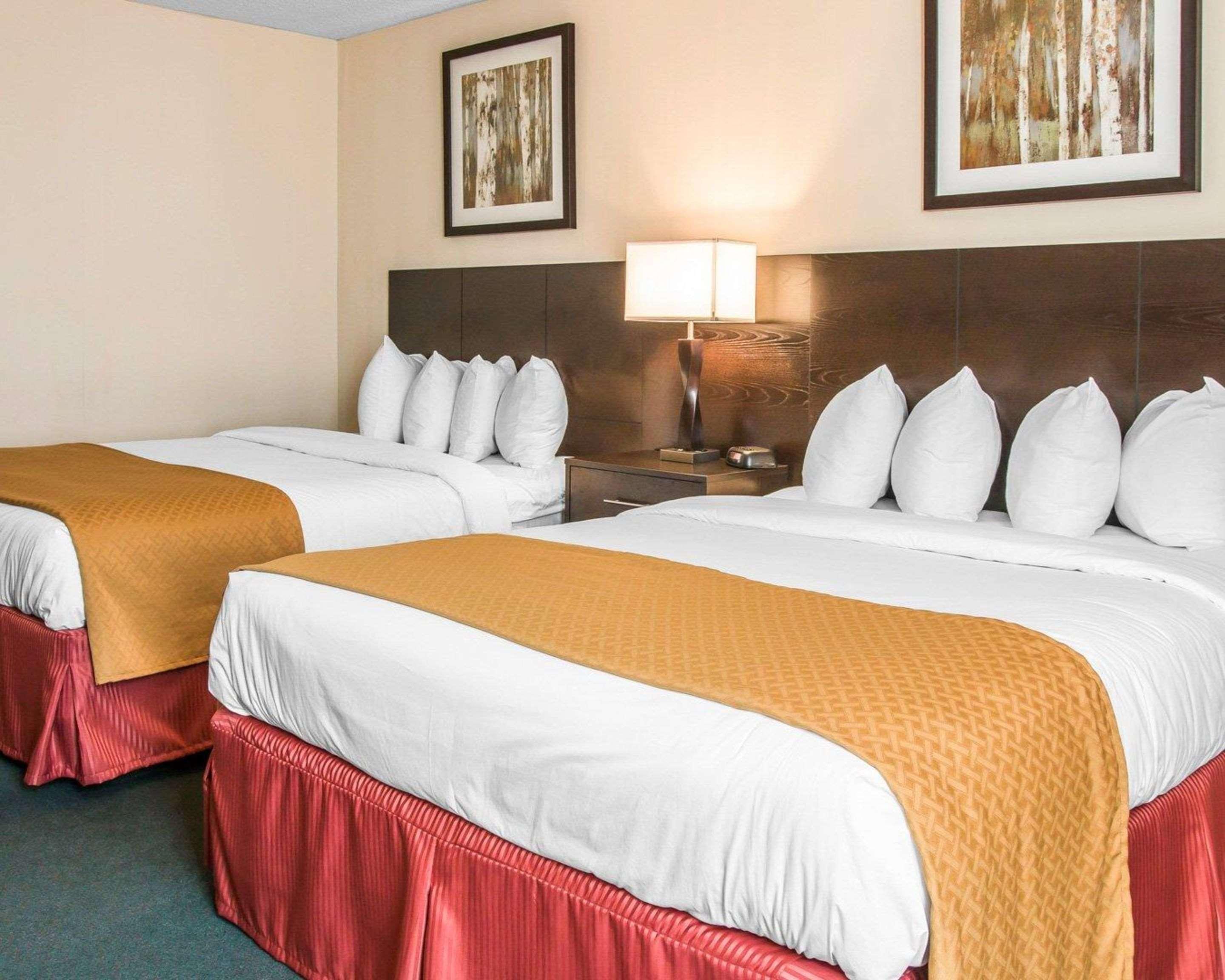 Quality Inn & Suites Escanaba North Buitenkant foto