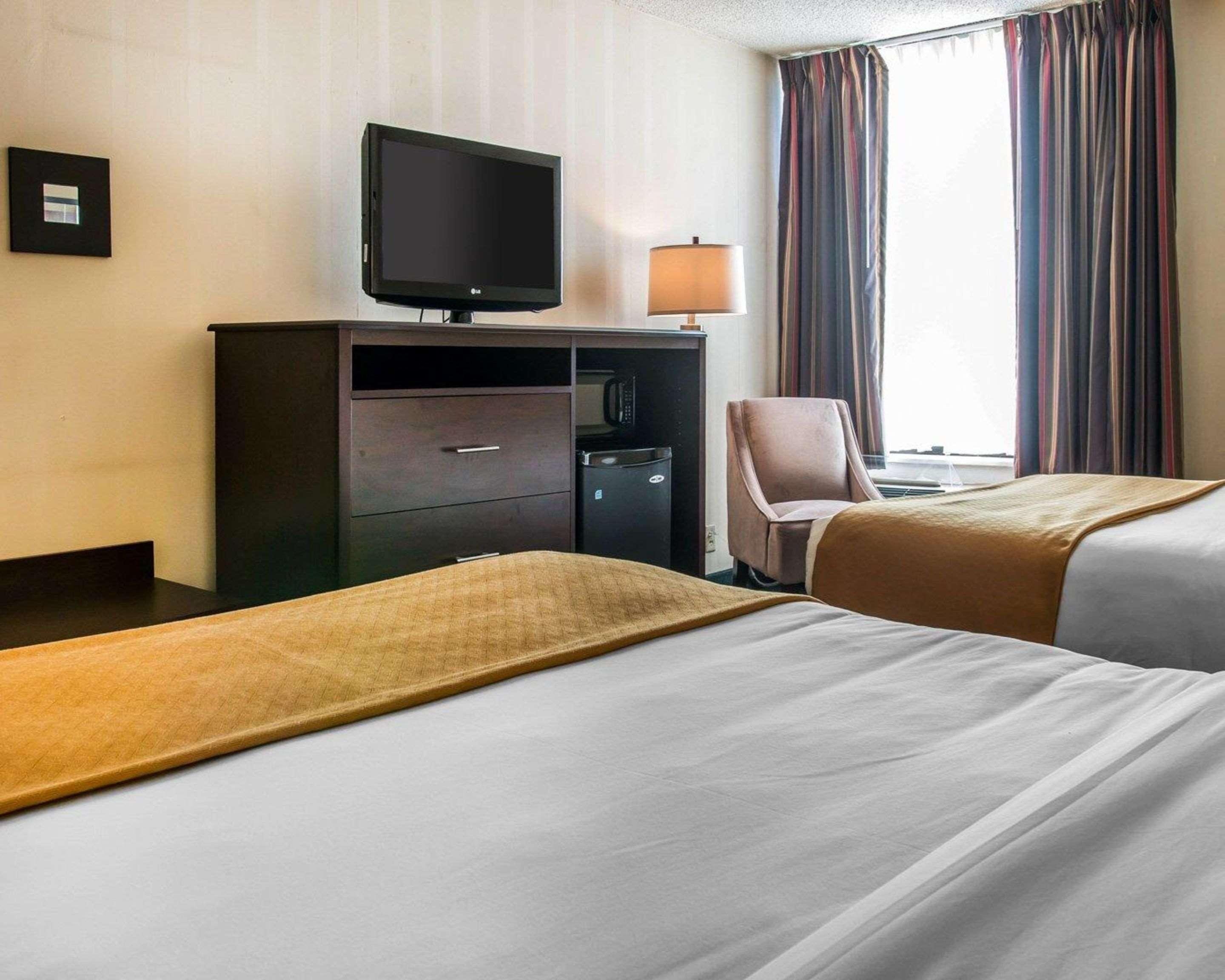 Quality Inn & Suites Escanaba North Buitenkant foto