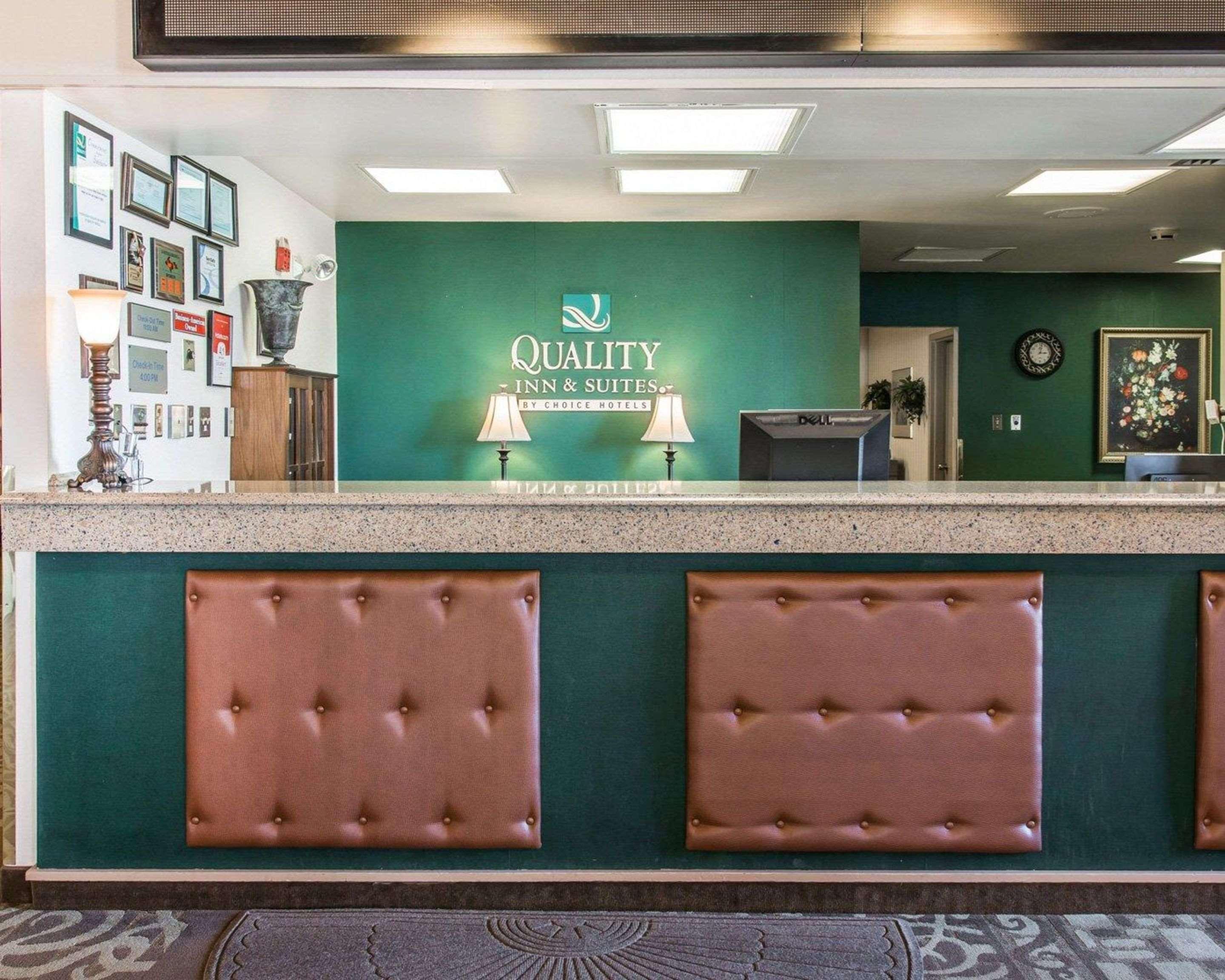Quality Inn & Suites Escanaba North Buitenkant foto