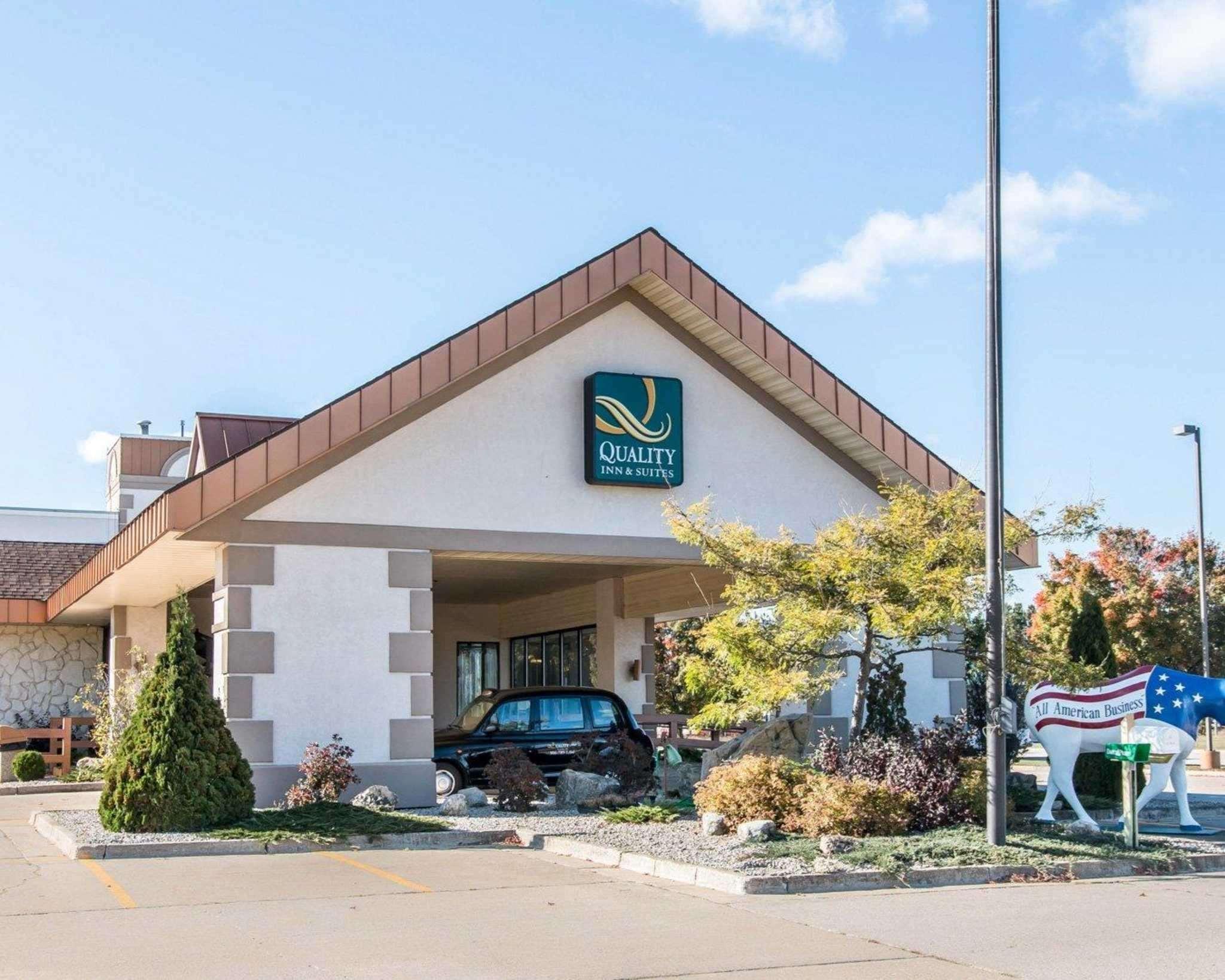 Quality Inn & Suites Escanaba North Buitenkant foto