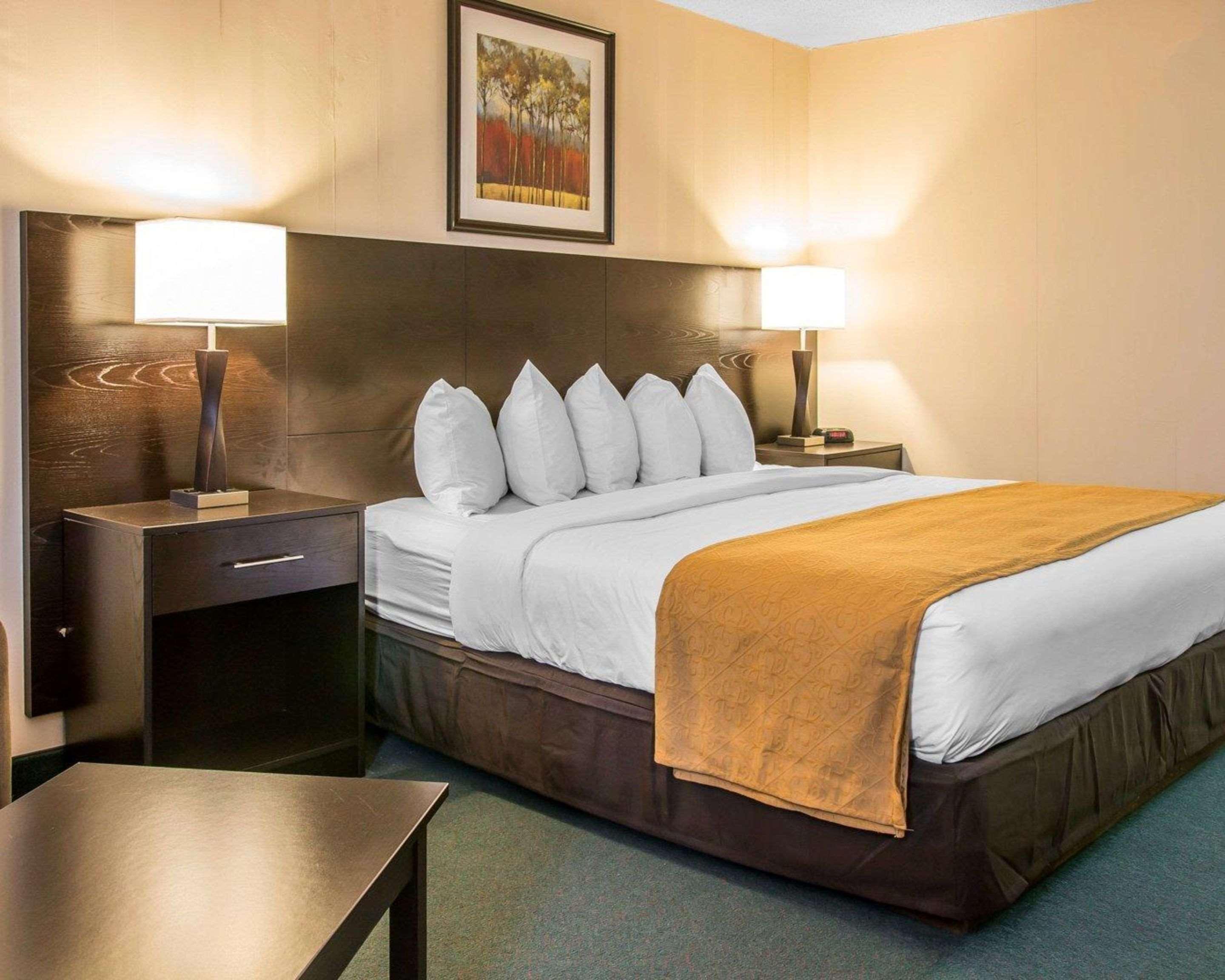 Quality Inn & Suites Escanaba North Buitenkant foto