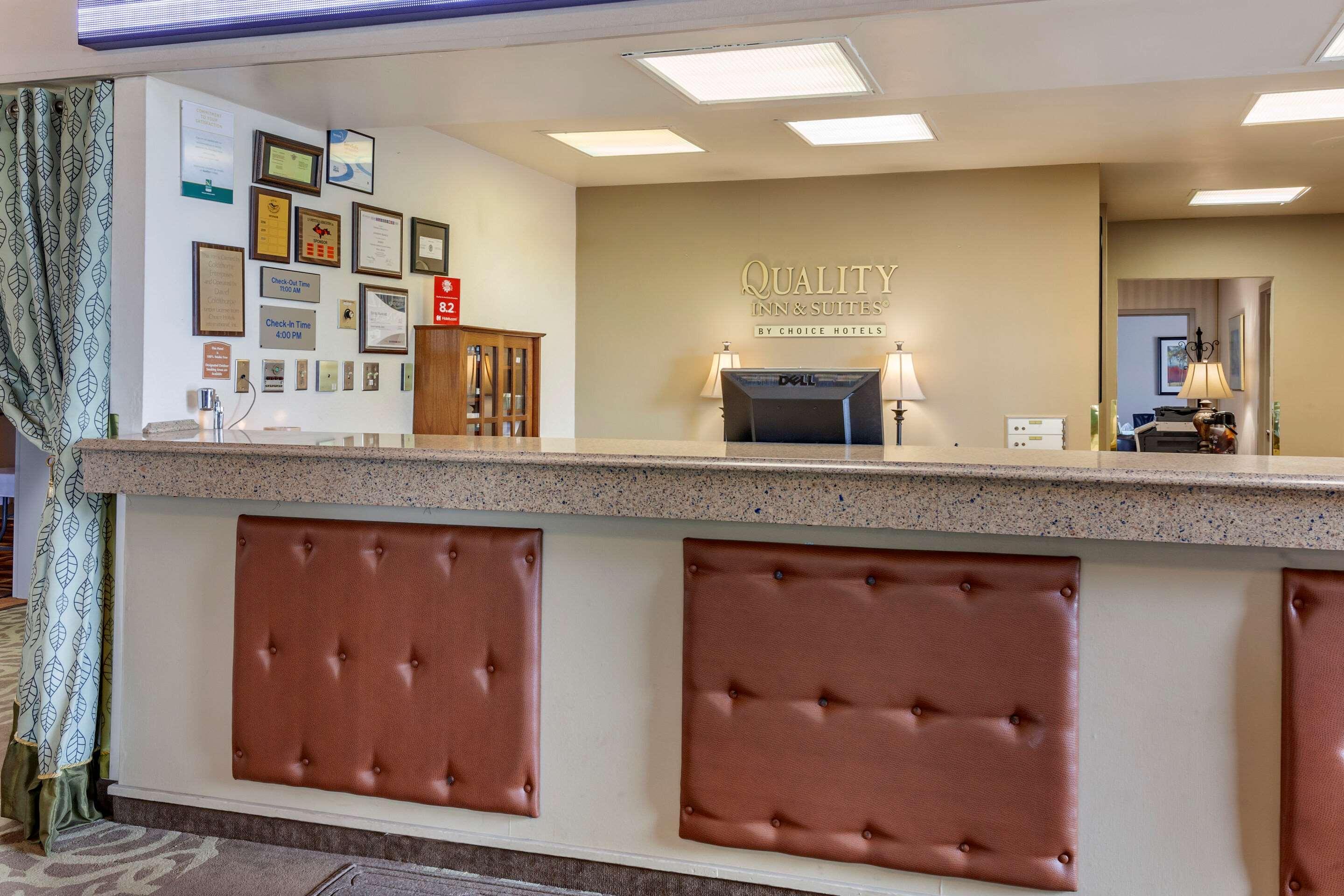 Quality Inn & Suites Escanaba North Buitenkant foto