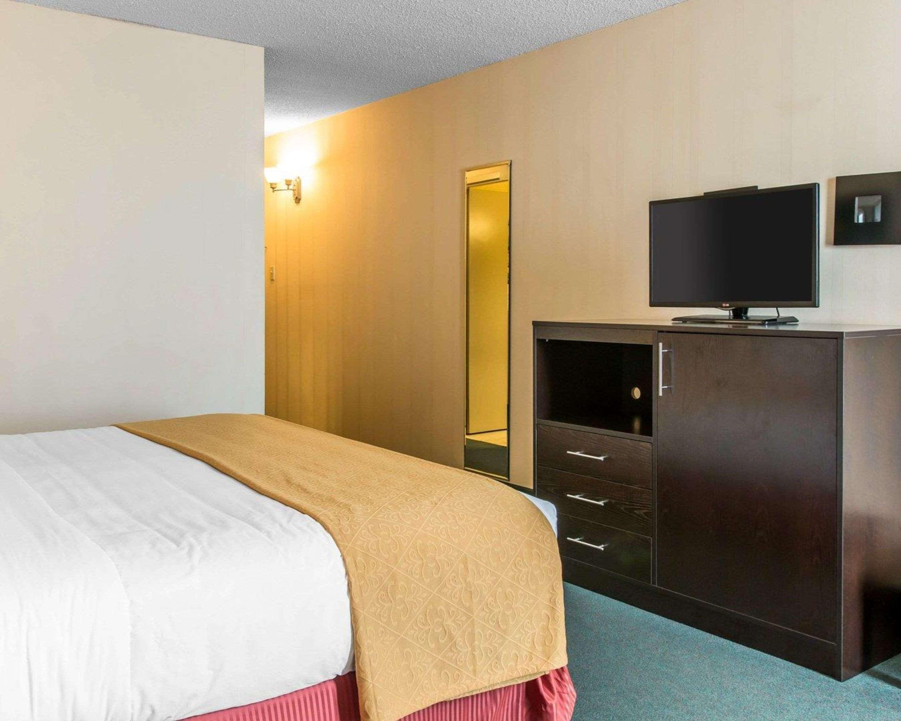 Quality Inn & Suites Escanaba North Buitenkant foto