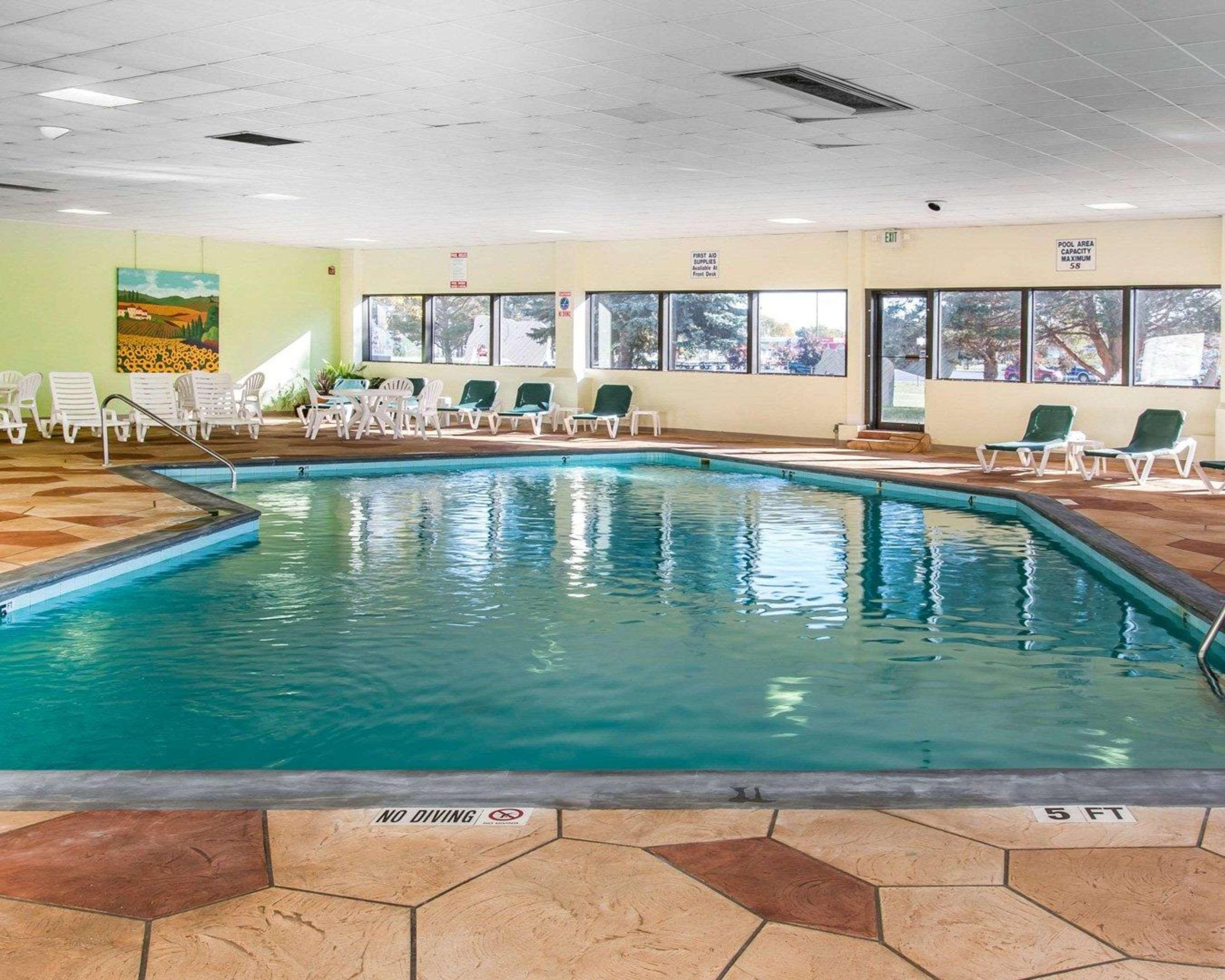Quality Inn & Suites Escanaba North Buitenkant foto