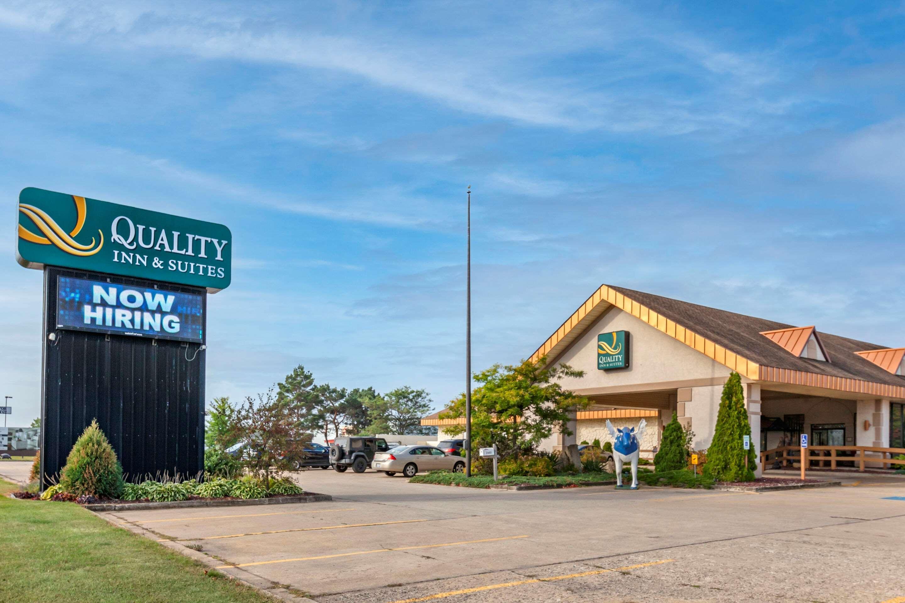 Quality Inn & Suites Escanaba North Buitenkant foto