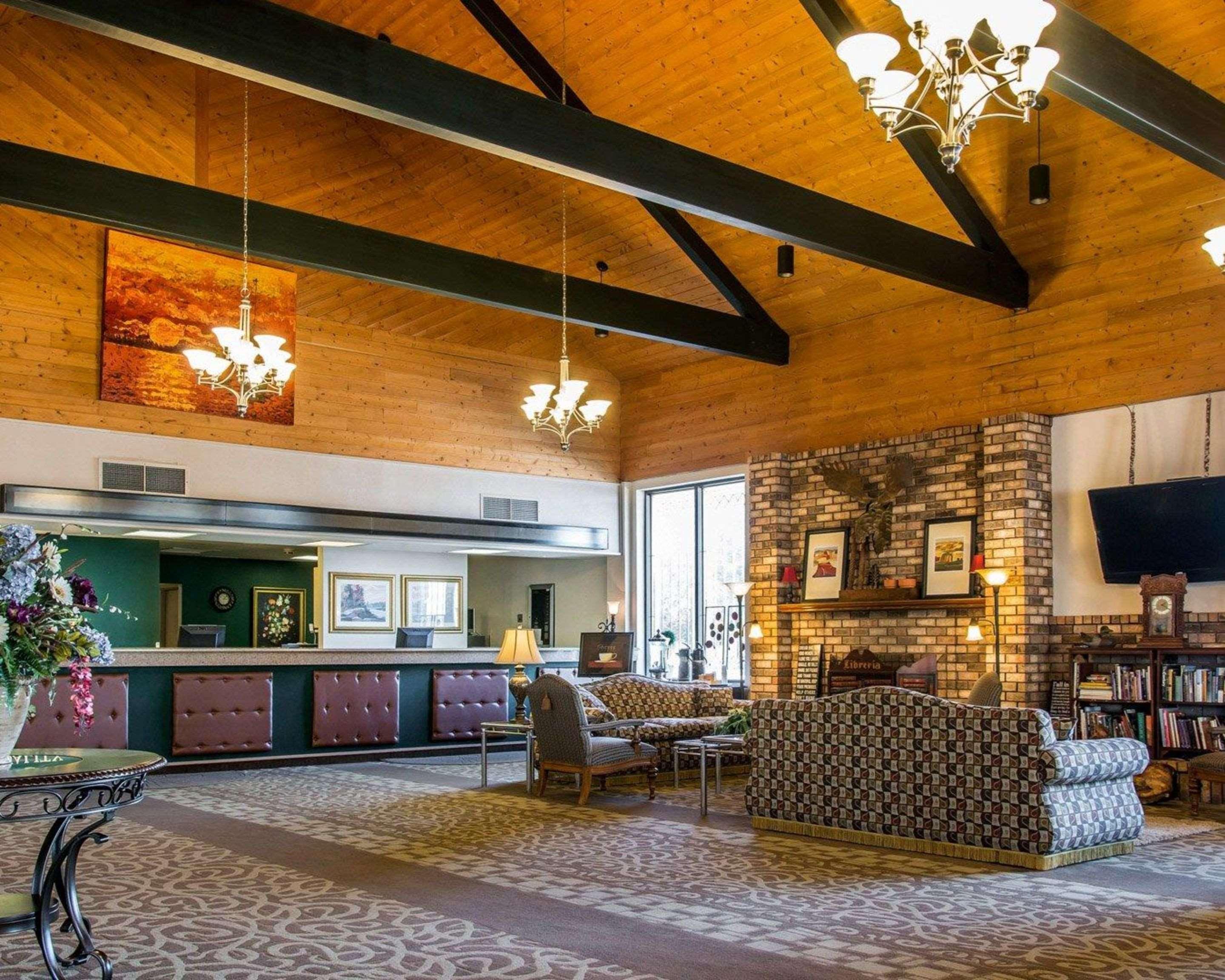 Quality Inn & Suites Escanaba North Buitenkant foto