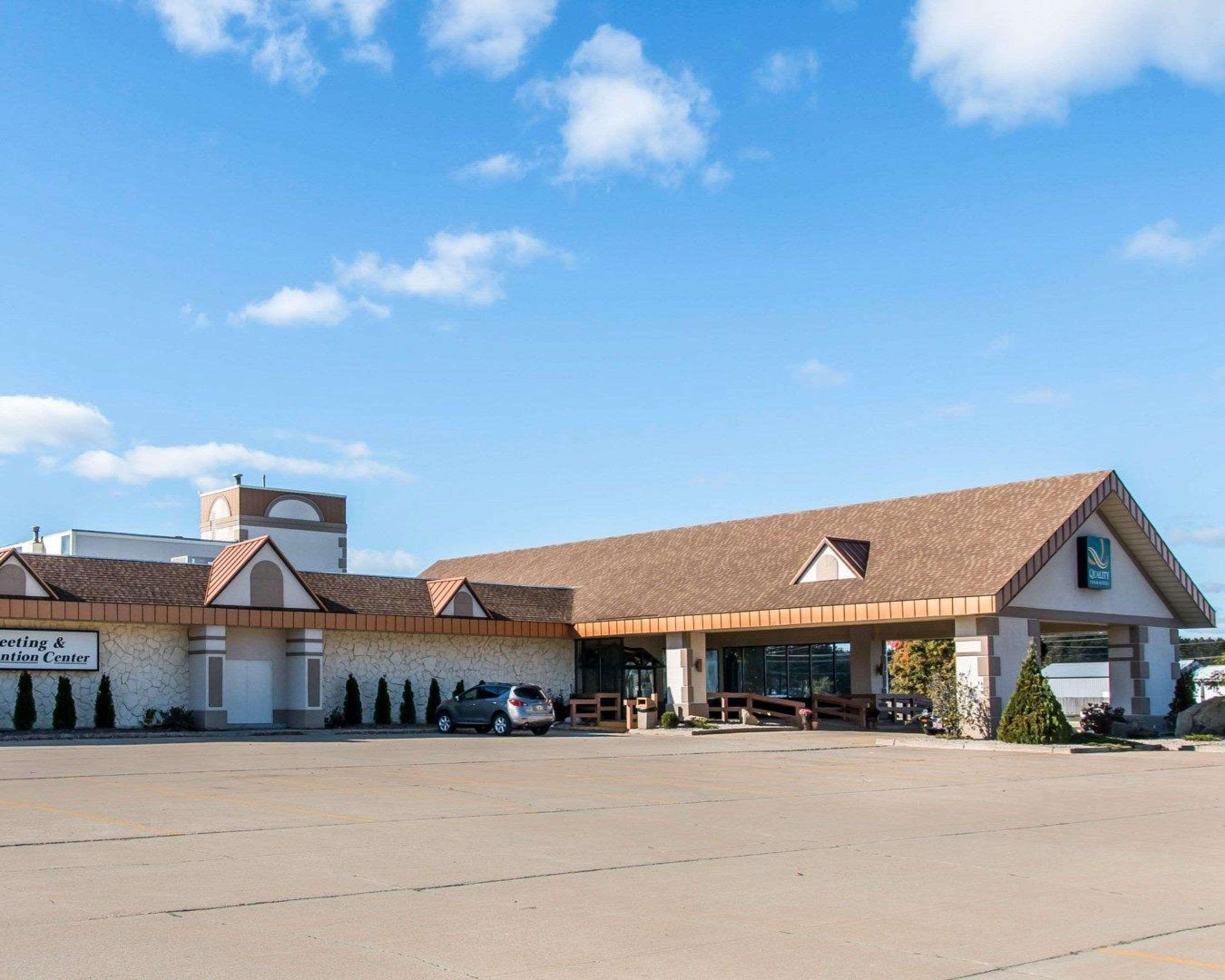 Quality Inn & Suites Escanaba North Buitenkant foto
