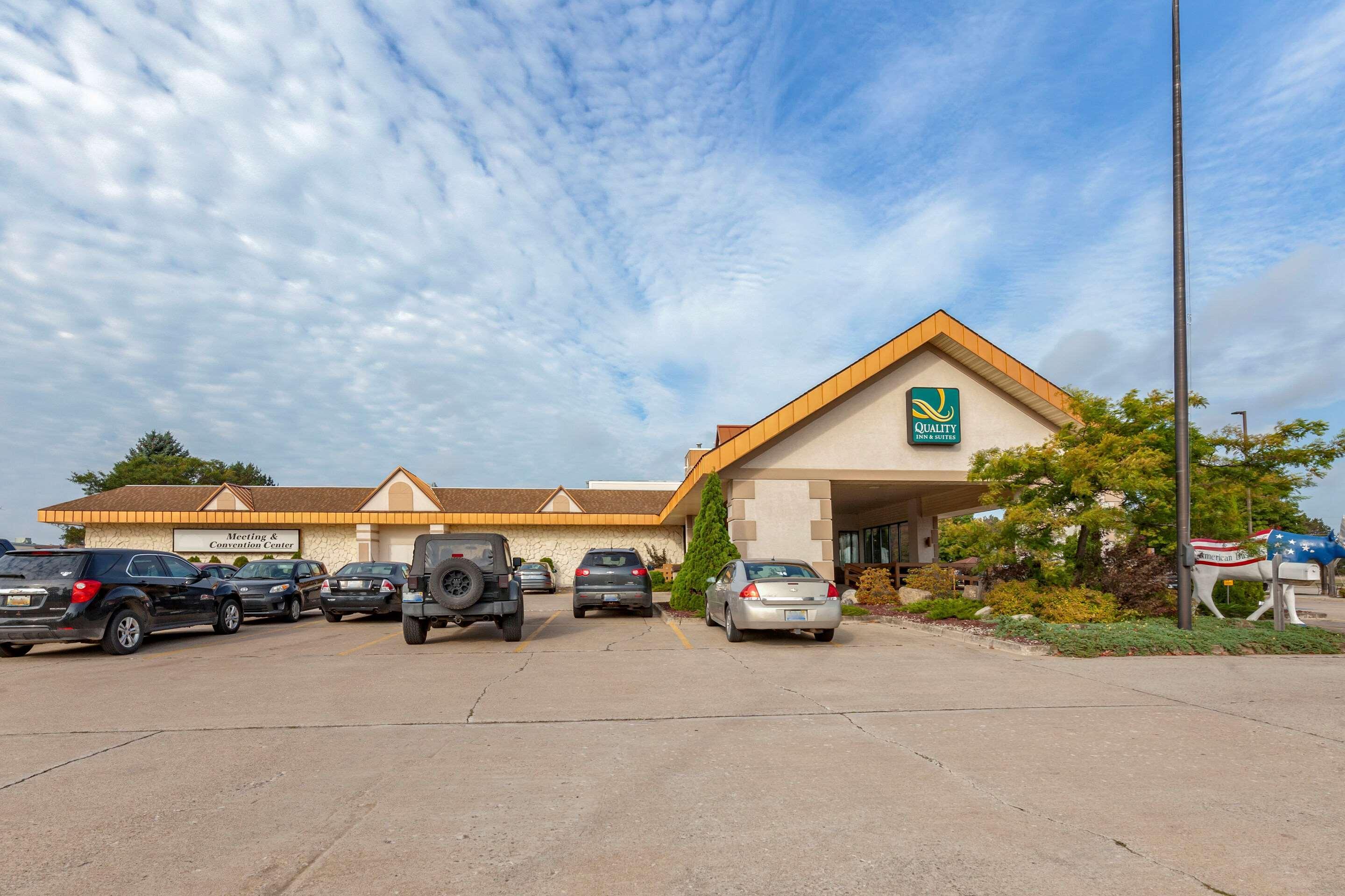 Quality Inn & Suites Escanaba North Buitenkant foto
