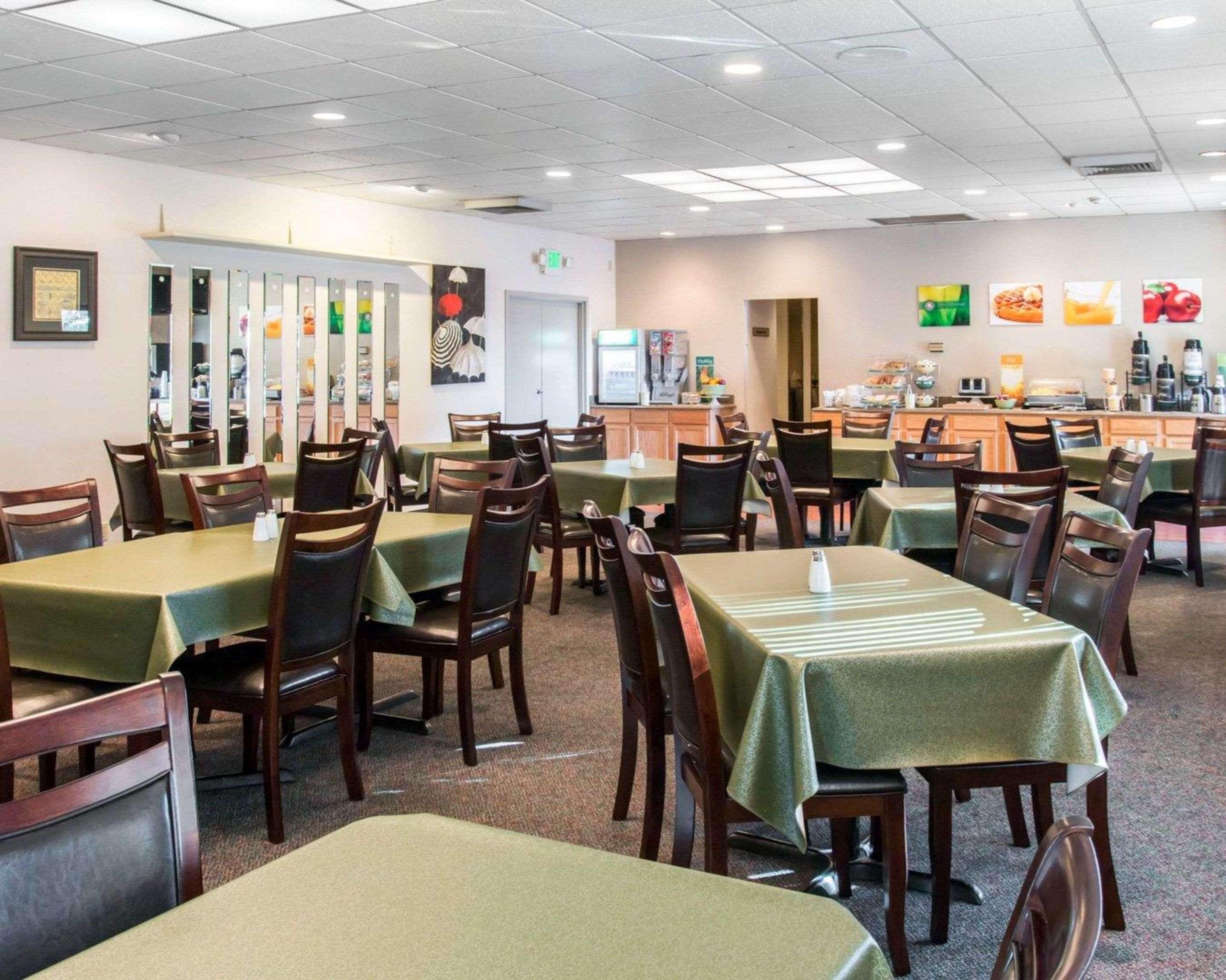 Quality Inn & Suites Escanaba North Buitenkant foto