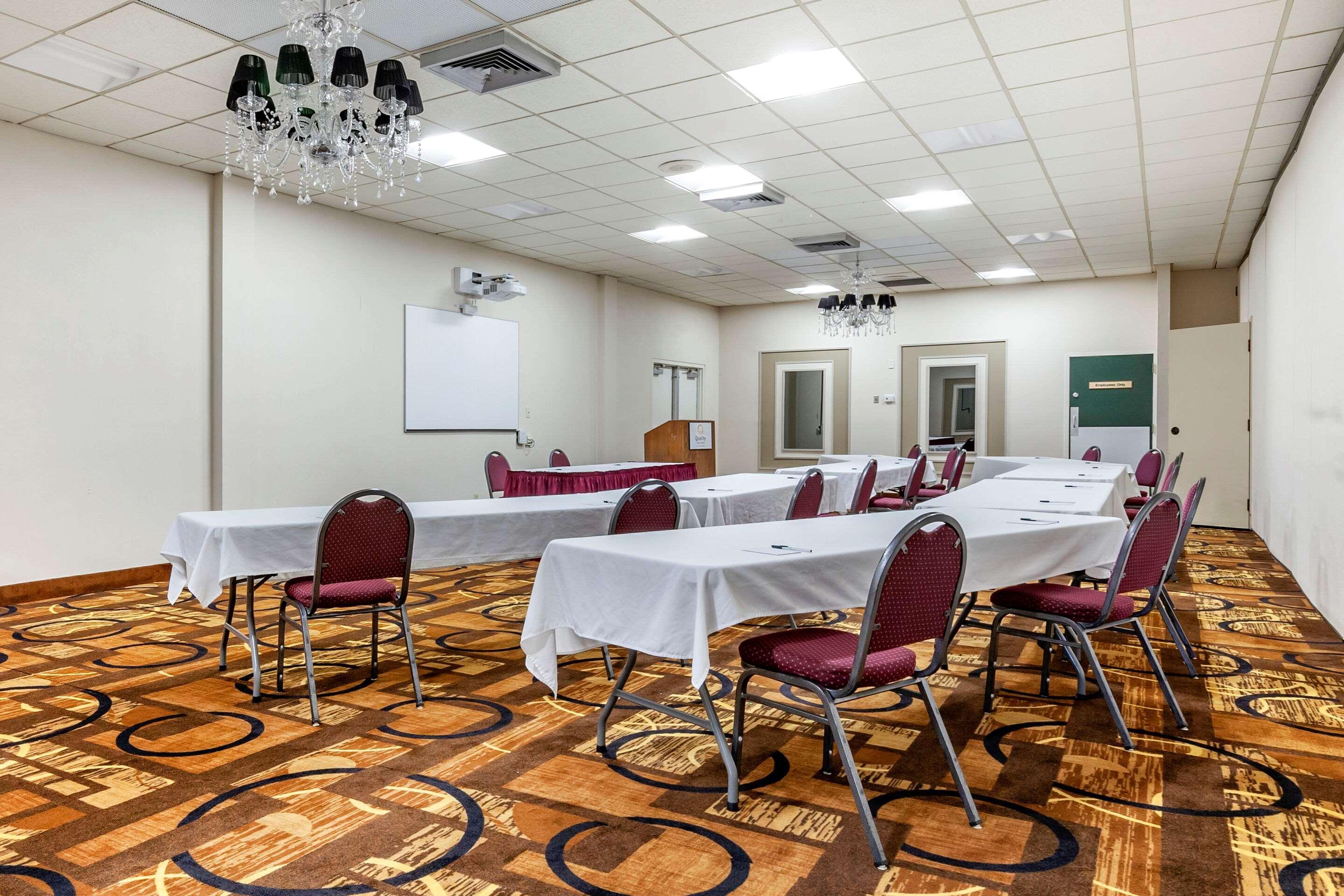 Quality Inn & Suites Escanaba North Buitenkant foto
