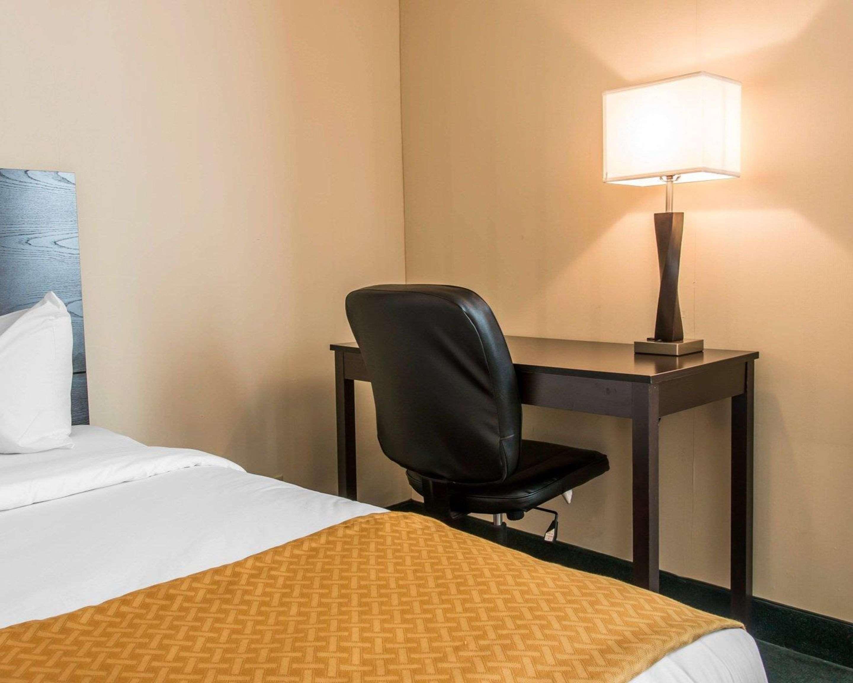 Quality Inn & Suites Escanaba North Buitenkant foto