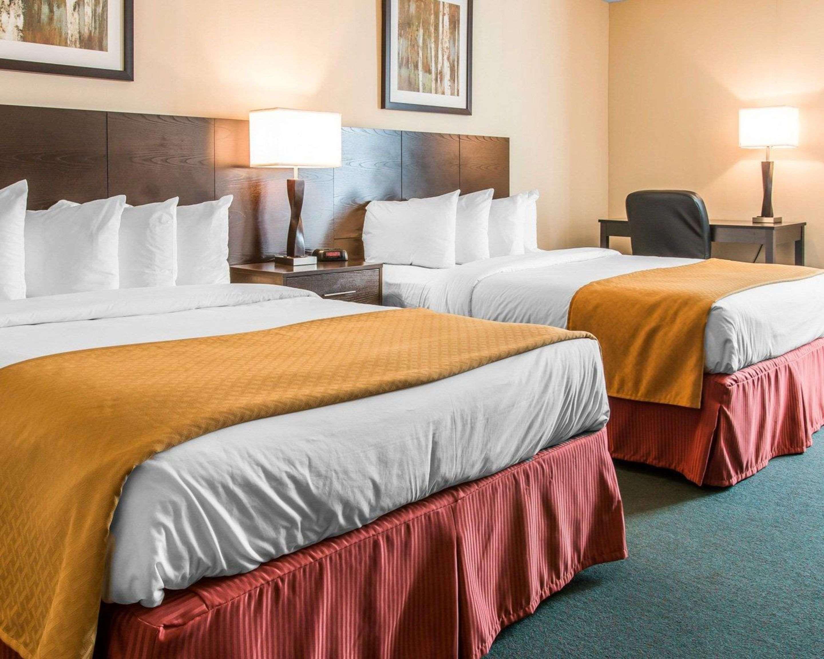 Quality Inn & Suites Escanaba North Buitenkant foto