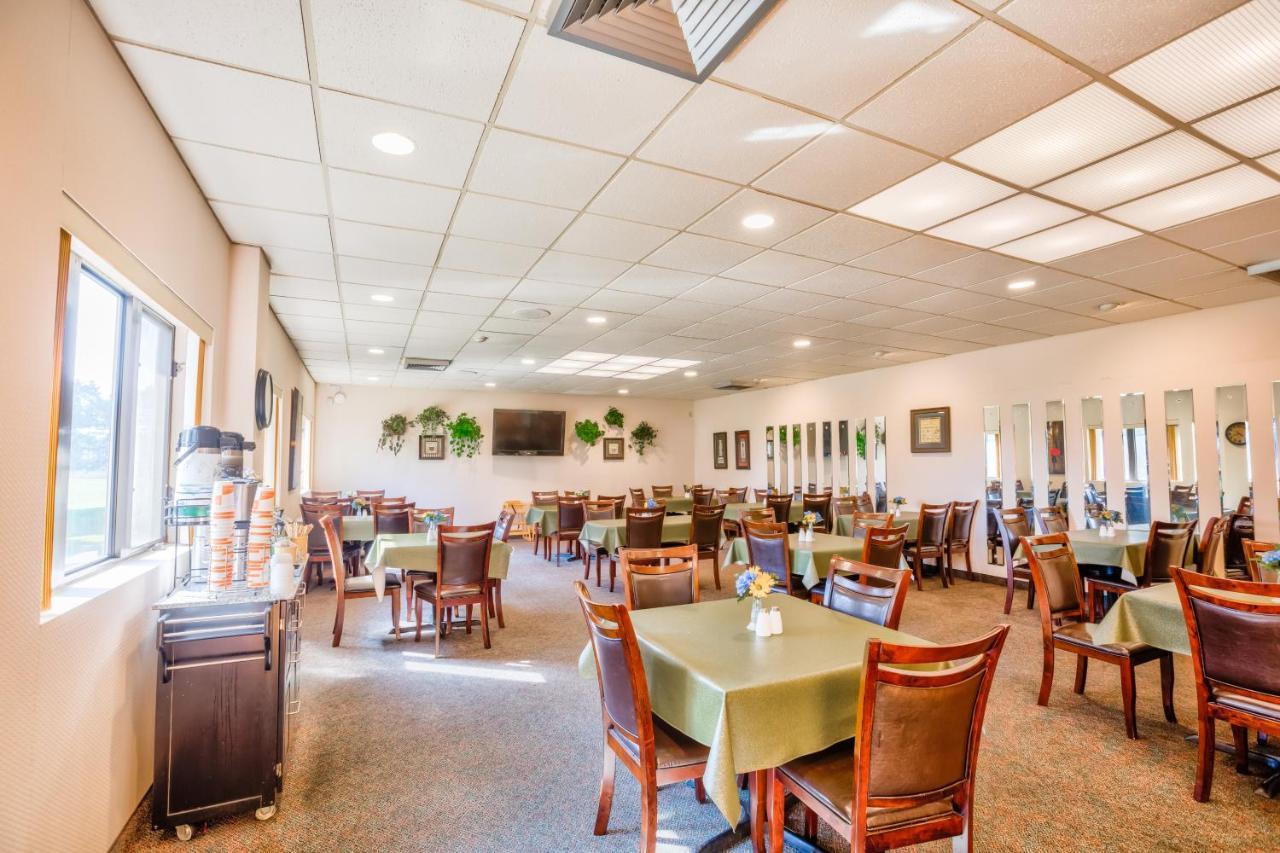 Quality Inn & Suites Escanaba North Buitenkant foto
